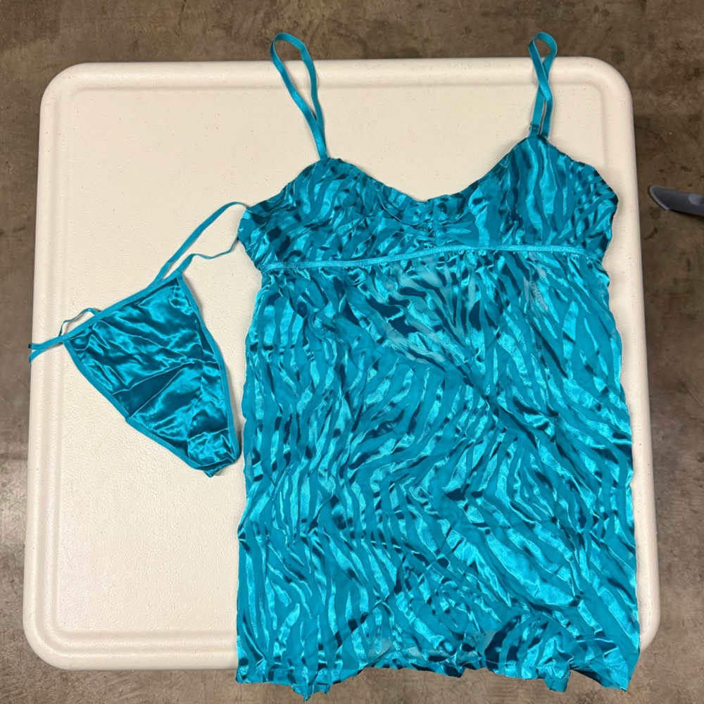 Victoria secret lingerie set. New with tags. Size Large